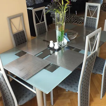 Apartment Zebra *